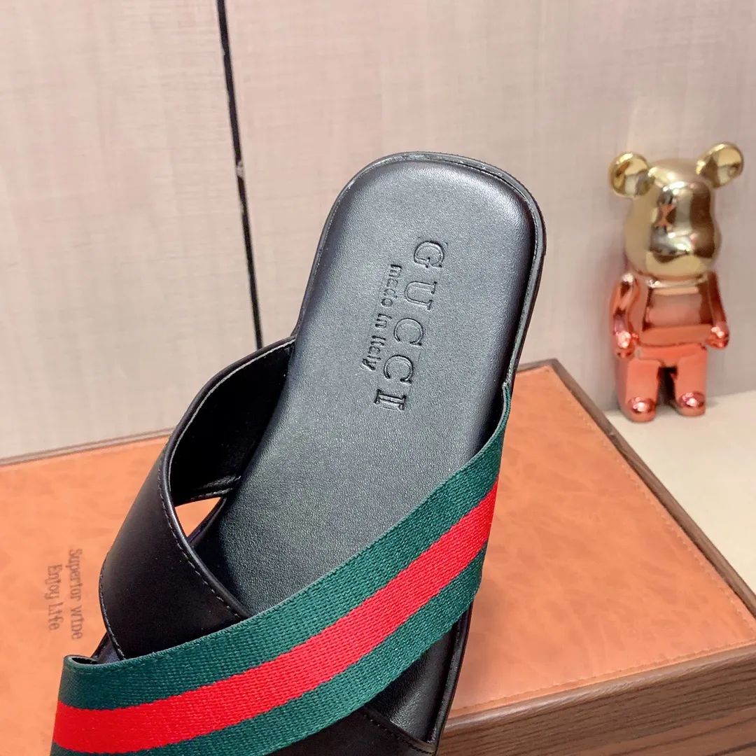 Slippers: New model: Factory price: 240💰💰🎩🎩🔥🔥《 Gucci* 》Series of slippers top purchasing agent🔍🔍Sold at the same time for men, original Italian imported webbing made of selected cowhide, exquisite workmanship,), sole: (super comfortable) original factory special sole, ⚠️exclusive double-layer movable molded sole super comfortable⚠️, real shot🎬the real thing is more beautiful🔍🔍266 regular code 38-44, can be ordered 45.